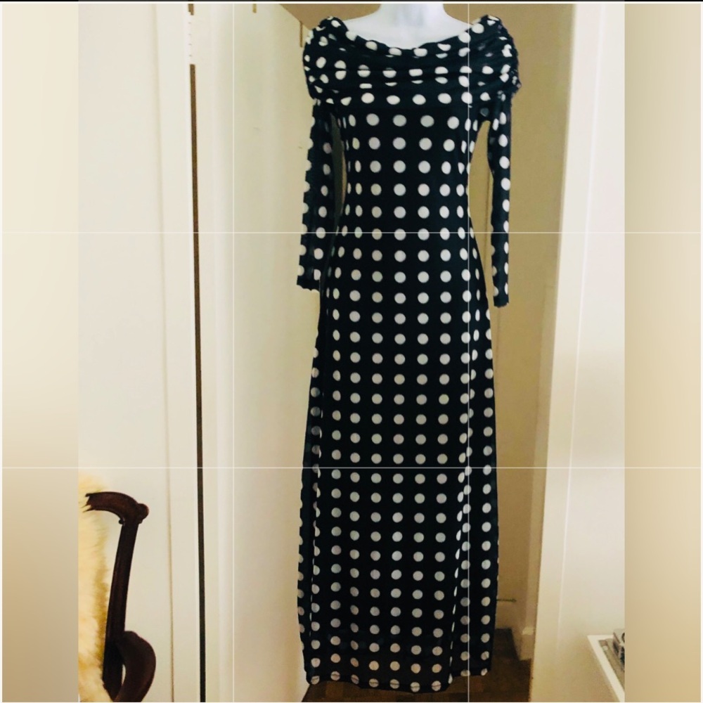 🎉Make a statement Off Shoulder Polka Dot Maxi Dress, perfect for any occ… - Picture 2 of 16